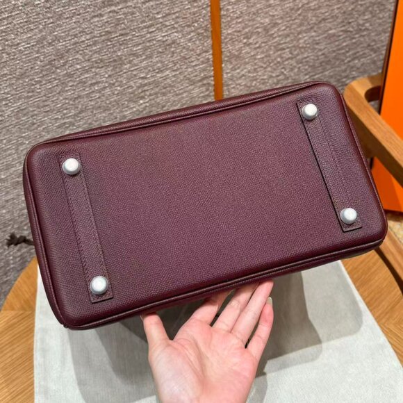 Classic Hermes Bag: A Stylish and Versatile Choice for Elegance - Picture 6 of 6